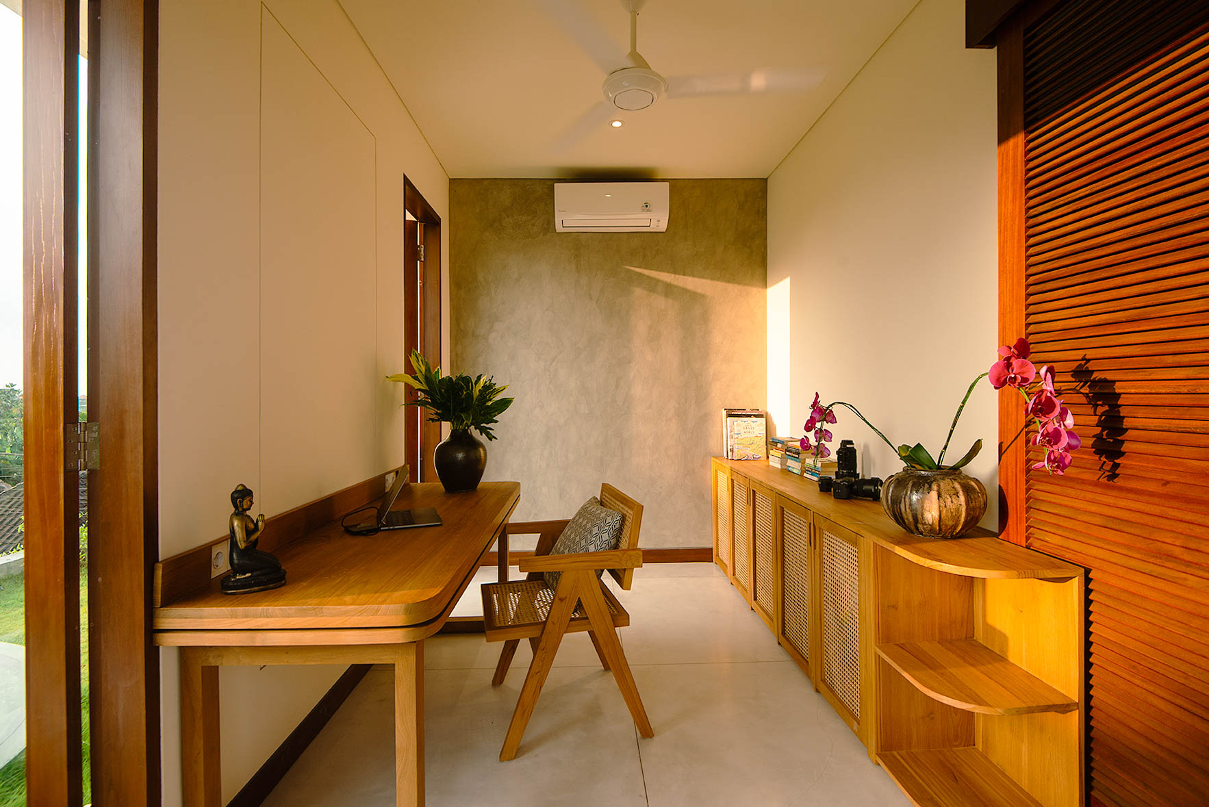 JuSt Residence Office Additional View